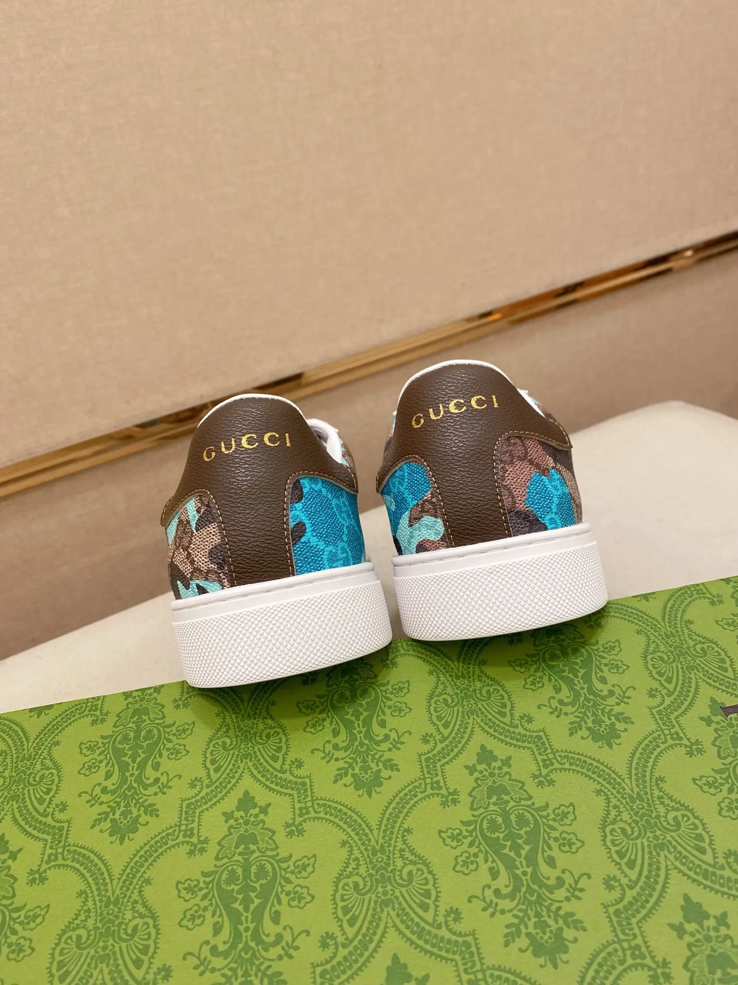 Ex-factory price 380💰【Gucci】Gucci men’s latest series of casual shoes! The official website is built 1:1. The upper is made of imported high-quality cowhide, and the lining is made of high-quality sheepskin, which is soft and comfortable. Picky selection of materials and exquisite workmanship give you the best enjoyment. Number of yards: 38-44 yards.